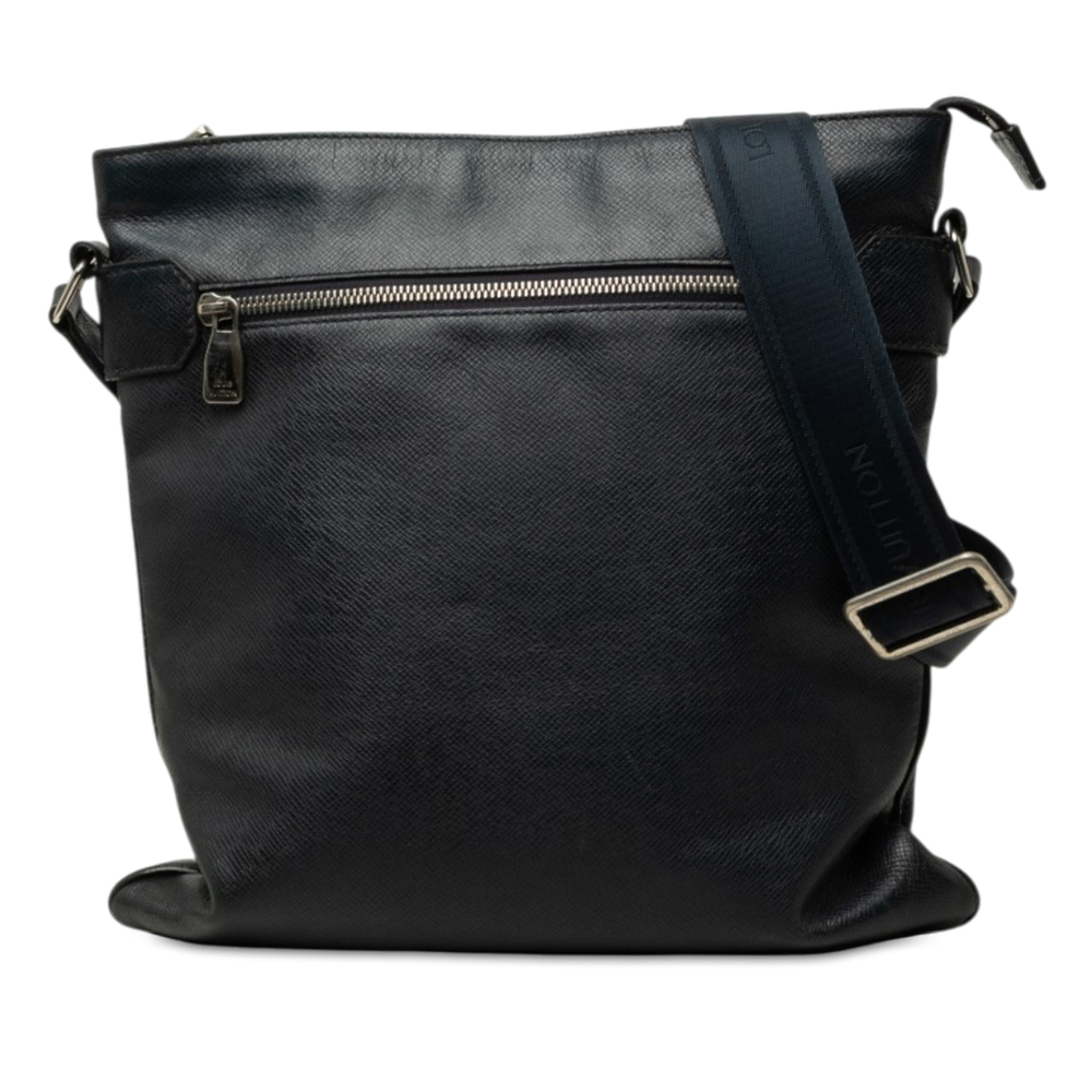 Pre-Loved Louis Vuitton Taiga Sasha